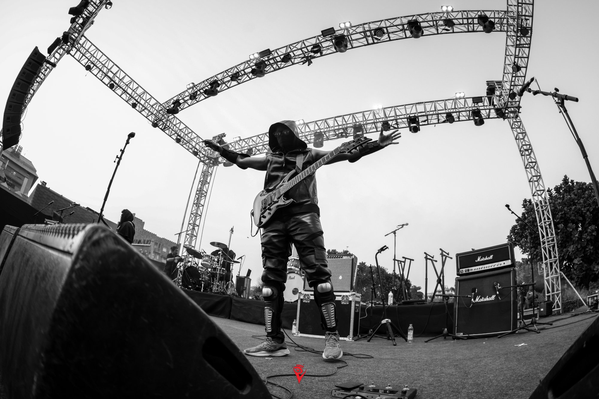 Live — arms